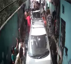 Six hurt as two groups of Kanwarias clash in Gurugram Six hurt as two groups of Kanwarias clash in Gurugram