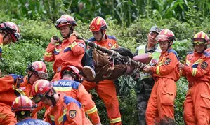 Rescue team sent to Chinas Sichuan after flash flood, mudslide (Ld)