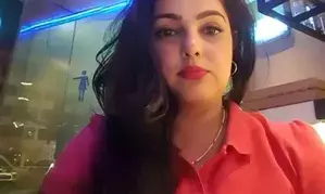 Mamta Kulkarni shares experience of working with SRK in resurfaced video