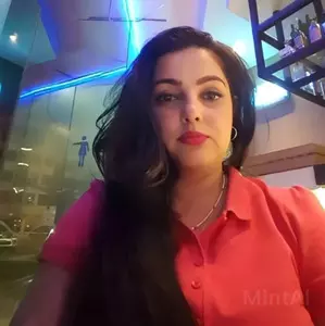 Mamta Kulkarni shares experience of working with SRK in resurfaced video