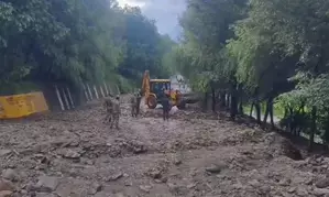 Cloudburst in J&Ks Ganderbal, Srinagar-Leh highway blocked
