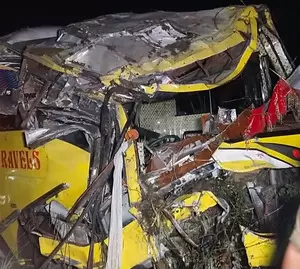 Seven killed in bus-car collision in UP Seven killed in bus-car collision in UP
