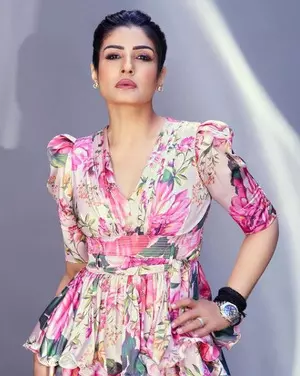 Raveena Tandon recalls how she changed outfits in three seconds for ‘Shehar Ki Ladki’ Raveena Tandon recalls how she changed outfits in three seconds for ‘Shehar Ki Ladki’