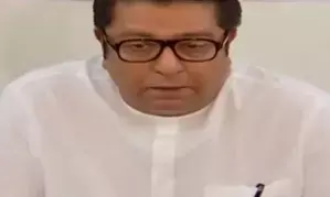 Marathas sit-in protest outside Dharashiv hotel where Raj Thackeray staying