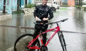 Karan Suchak cycles to Main Hoon Saath Tere set to beat traffic