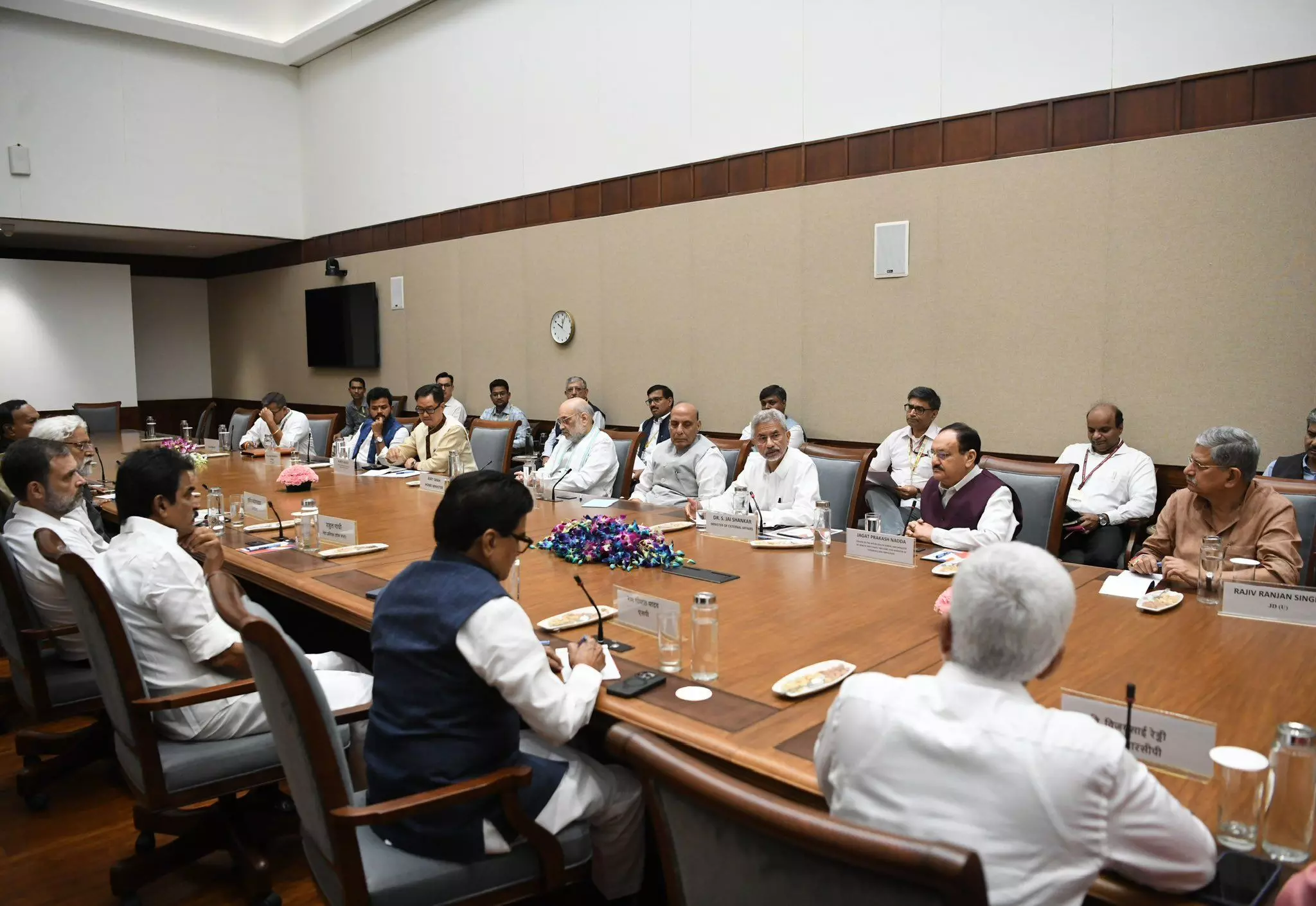 India Holds All-Party Meeting to Address Bangladesh Crisis India Holds All-Party Meeting to Address Bangladesh Crisis