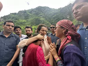 Kangana visits flood hit village in Himachal, says people not getting govt help