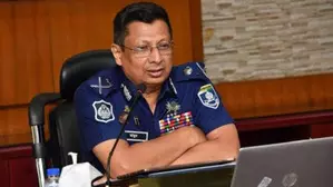 Ask people to refrain from attacking policemen, Bdesh top cop urges protesters