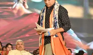 KTR urges Centre, Telangana to rescue handloom sector