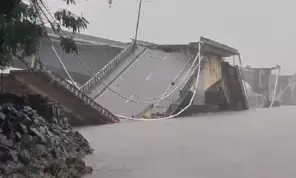 Bridge over Kali River collapses in Ktaka, miraculous escape for truck driver