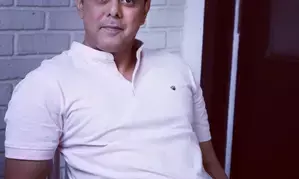 Sumeet Raghavan delights team Wagle Ki Duniya; makes french toast, omelette, burger on set