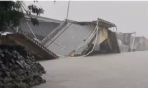 Bridge over Kali River collapses, Ktaka CM asks officials to ensure safety (Ld) Bridge over Kali River collapses, Ktaka CM asks officials to ensure safety (Ld)