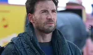 Ryan Reynolds: Chris Evans’ one of those movie stars whos actually better than you hope he is