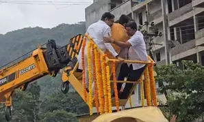 Close shave for NCP(SP) bigwigs as crane trolley breaks mid-air in Pune