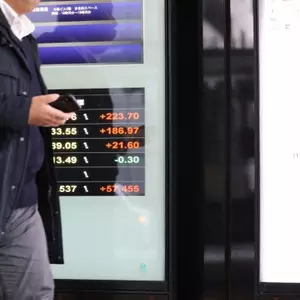 Tokyo stocks end higher as US jobs data ease recession fears