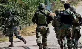 Two soldiers killed, 5 including two civilians injured in Anantnag encounter (2nd Ld)
