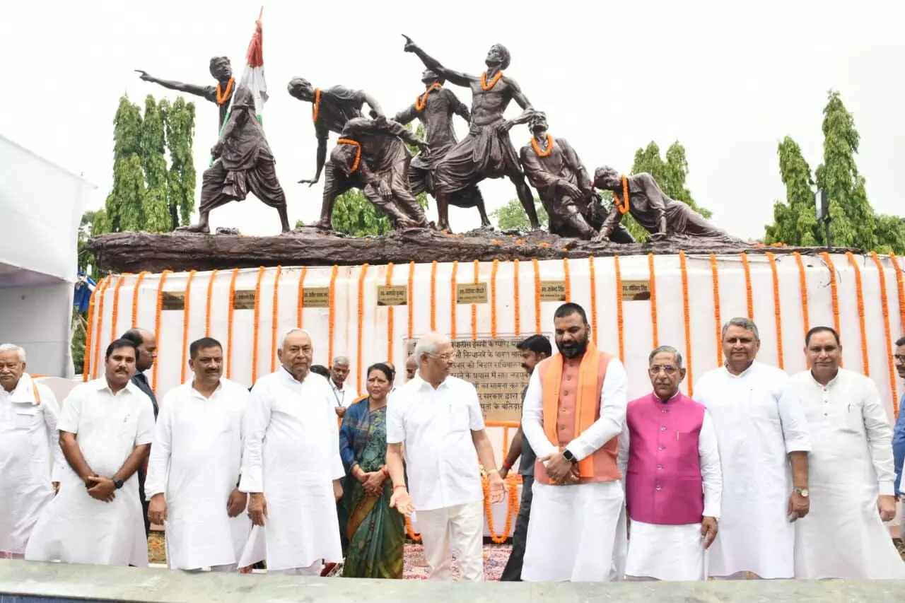 Martyrs Day: Tribute Paid to 7 Immortal Martyrs on Shaheed Diwas in Patna Martyrs Day: Tribute Paid to 7 Immortal Martyrs on Shaheed Diwas in Patna