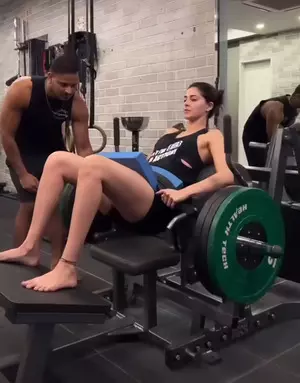 Ananya Panday lifts 120 kgs in gym, gives fitness goals Ananya Panday lifts 120 kgs in gym, gives fitness goals