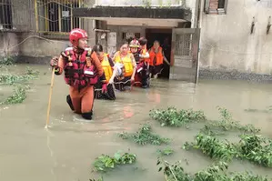 Chinas Sichuan evacuates 80,000 people amid heavy rain Chinas Sichuan evacuates 80,000 people amid heavy rain