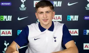 Mikey Moore signs first professional contract with Tottenham Hotspur