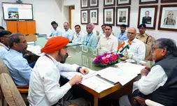 Central projects should be completed without any delay: Punjab Governor