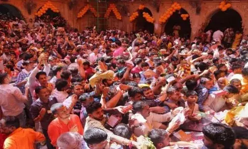 Tragedy Strikes at Siddheshwar Temple: 7 Dead in Stampede, Chief Minister Offers Condolences and Support