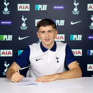 Mikey Moore signs first professional contract with Tottenham Hotspur