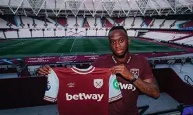 Aaron Wan-Bissaka joins West Ham from Man Utd on seven-year contract
