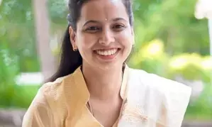 Run special campaign to link Aadhar with bank accounts: Maha Minister