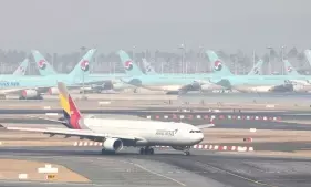 South Korean airliners told to end in-flight services 40 minutes before landing