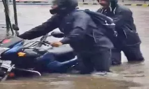 Heavy rainfall continues to batter Jaipur; flood-like situation leaves commuters stranded