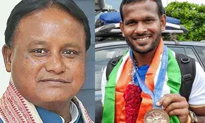 Odisha CM Mohan Majhi greets hockey star Amit Rohidas, calls him pride of state