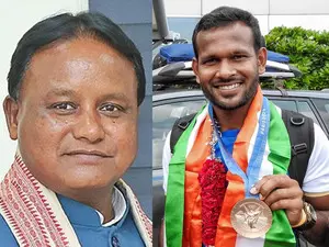 Odisha CM Mohan Majhi greets hockey star Amit Rohidas, calls him pride of state