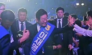 South Korea: Ex-DP leader Lee wins 2nd term as party leader (Ld)