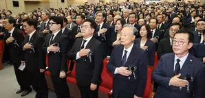 South Korea: Politicians commemorate 15th anniversary of ex-President Kim Dae-jungs passing South Korea: Politicians commemorate 15th anniversary of ex-President Kim Dae-jungs passing