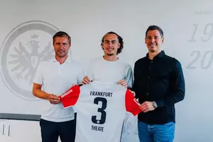 Arthur Theate joins Eintracht Frankfurt from Rennes on loan with option to buy