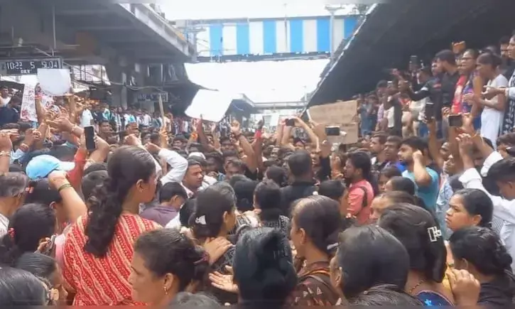 Outrage in Badlapur After Molestation of Two 4-Year-Old Girls; Residents Halt Train Services in Protest Outrage in Badlapur After Molestation of Two 4-Year-Old Girls; Residents Halt Train Services in Protest