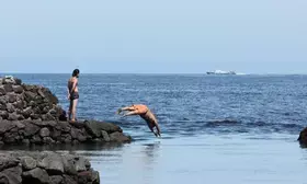 2 killed from diving at Jeju Island