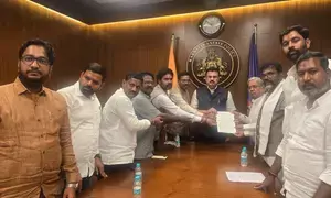 BJP seeks slapping of atrocity Act on Cong leaders for remarks against Ktaka Guv