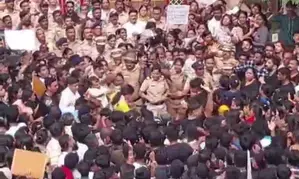 Sexual abuse of kids: Maha Police baton charge, disperse protesters from Badlapur rly tracks