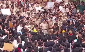 Sexual abuse of kids: Maha Police baton charge, disperse protesters from Badlapur rly tracks