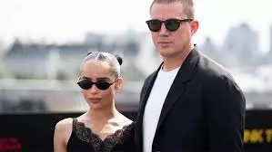 Taylor Swifts dad gifts guitar picks to Channing Tatum, Zoe Kravitz  at Eras Tour