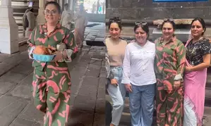 Ramayan actress Dipika Chikhlia pays visit to this Ashtavinayaka Ganpati