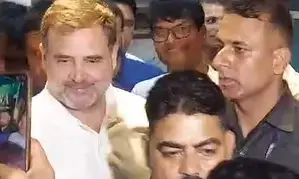 Rahul Gandhi relishes Kashmiri ‘Wazwan’ at Srinagar’s famous hotel