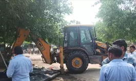 Noida Authority demolishes shops, frees land worth Rs 3.5 crore from mafia