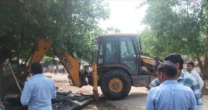 Noida Authority demolishes shops, frees land worth Rs 3.5 crore from mafia Noida Authority demolishes shops, frees land worth Rs 3.5 crore from mafia