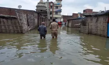 Water flows above danger mark in many Bihar rivers; rain continues unabated in 17 districts