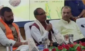 Shivraj Singh Chouhan meets farmers in Patna, promises Centres support