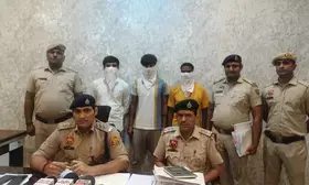 Three arrested for looting man via dating app