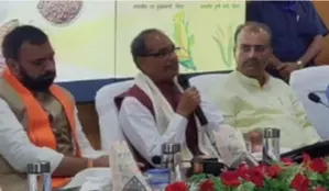 Shivraj Singh Chouhan meets farmers in Patna, promises Centres support